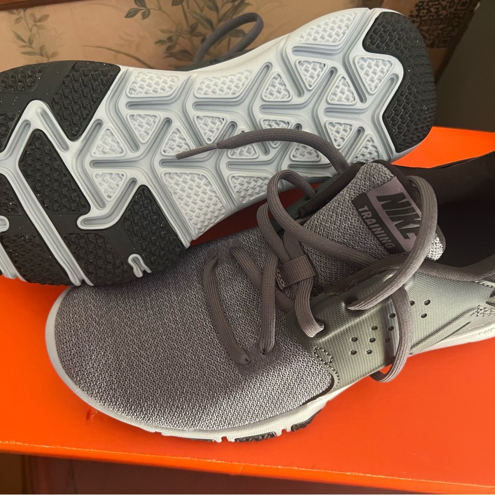 Nike size 8 sneakers new in box